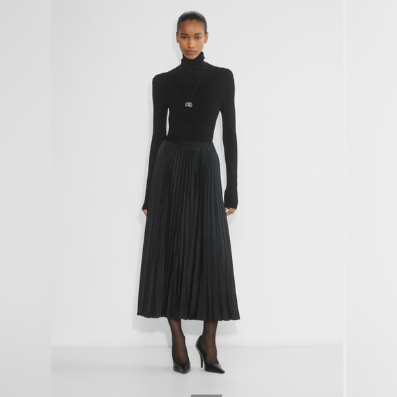 NWT Aritzia Babaton Maido Satin Pleated Skirt Double-satin maxi in Black Small - Picture 4 of 15